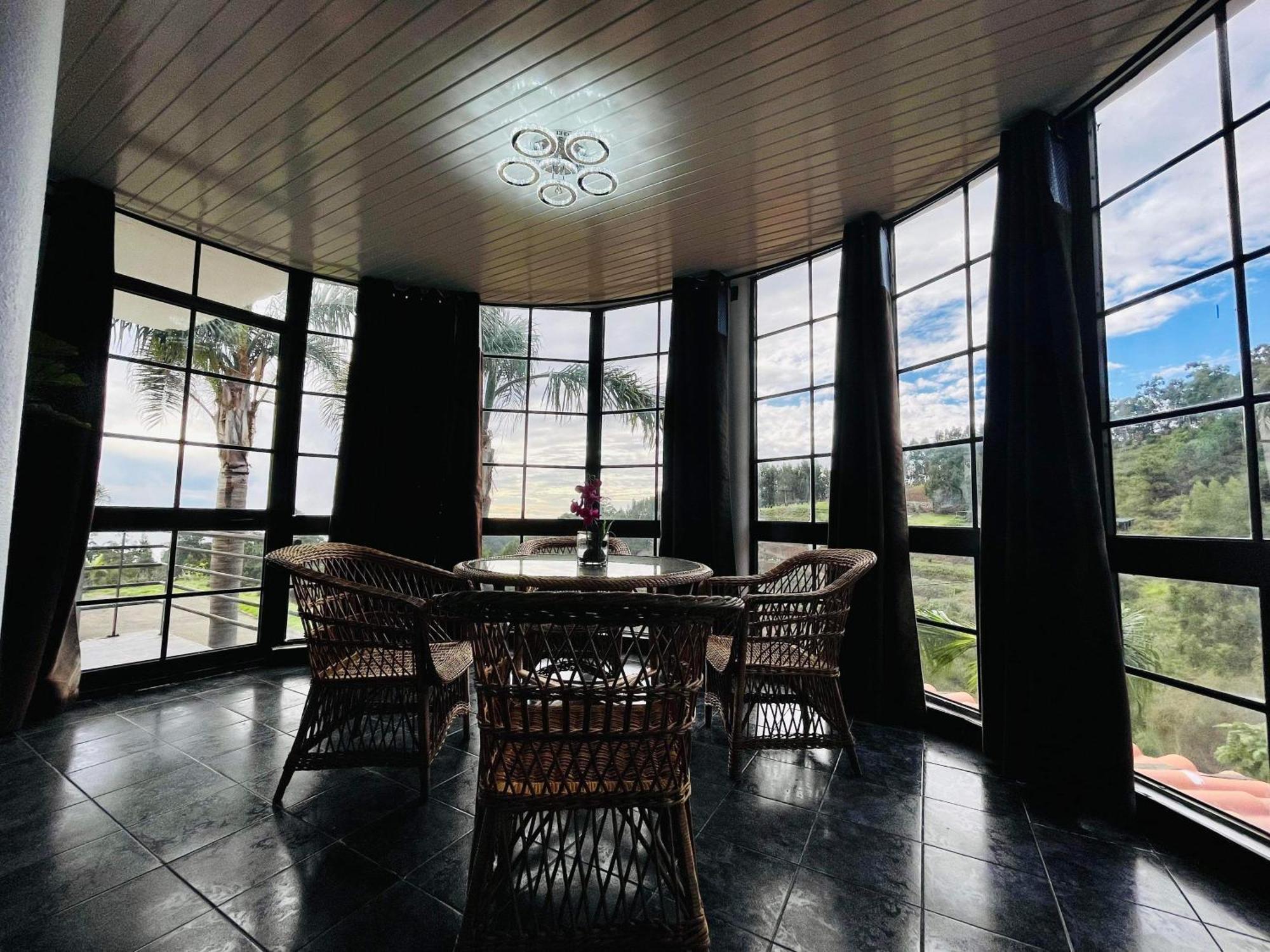 Hollywood Villa Campanário Exterior photo